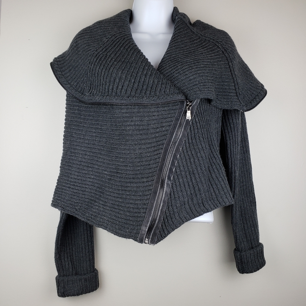 Elie Tahari sz SM grey cable knit crop sweater - Picture 2 of 8